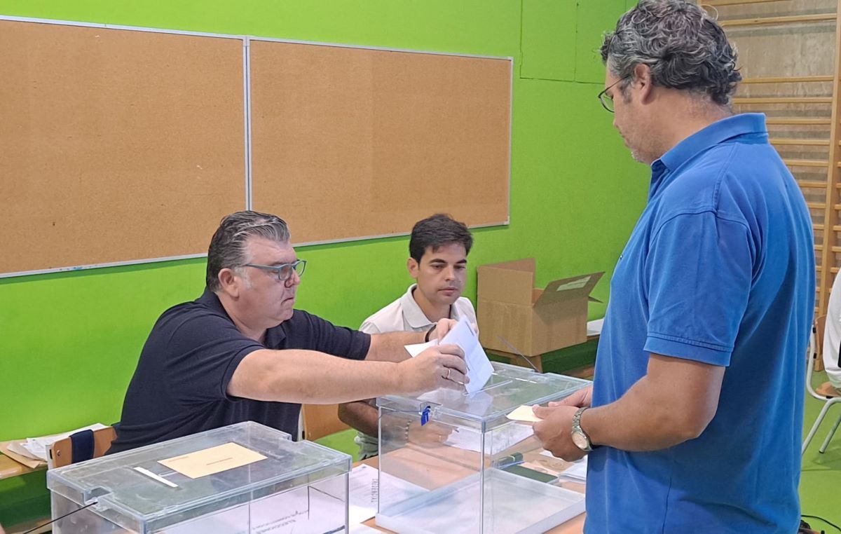 Fotogalería | Así se vive la jornada electoral en Extremadura y España