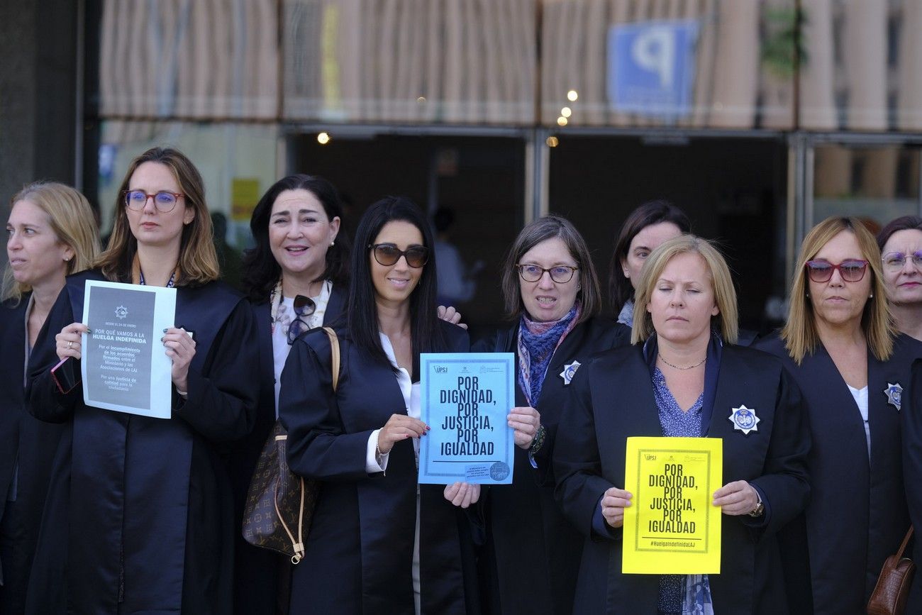 Concentración de letrados de la Administración de Justicia en Las Palmas de Gran Canaria