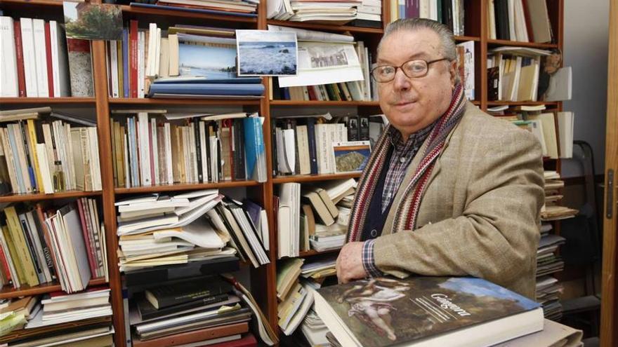 Carlos Clementson  POETA Y PROFESOR DE LA UCO : &quot;Es más vital para mí la cultura que lo que pueda pasar en la calle&quot;