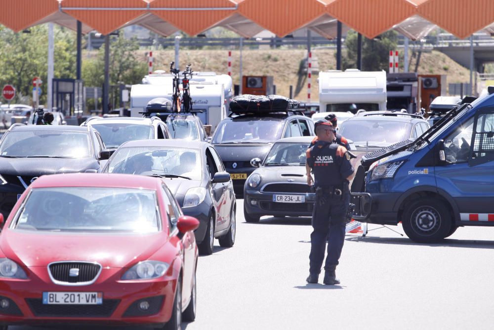 Gran desplegament policial a la Jonquera