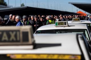 Los taxistas madrileños abandonan el Comité del Transporte