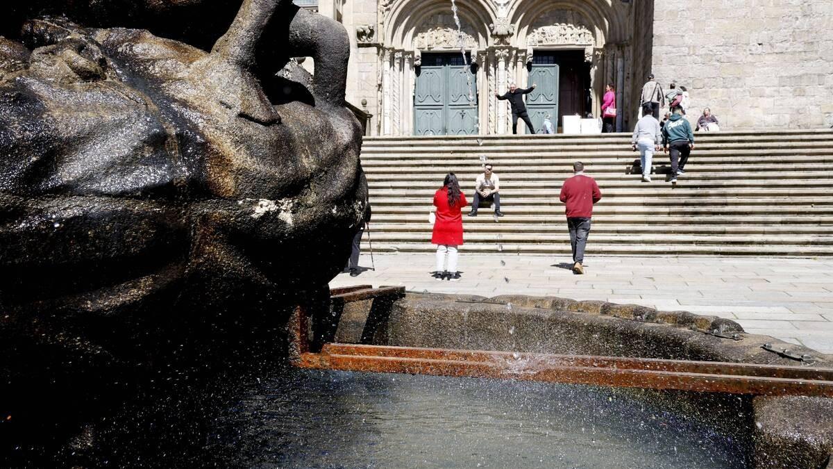 Este viernes se esperan temperaturas cercanas a los 30 grados en Santiago, mientras que el sábado apenas llegarán a los once