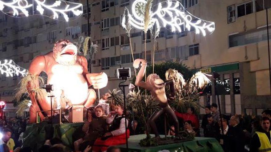 Las fotografías muestran distintos momentos de la cabalgata celebrada ayer en Marbella.