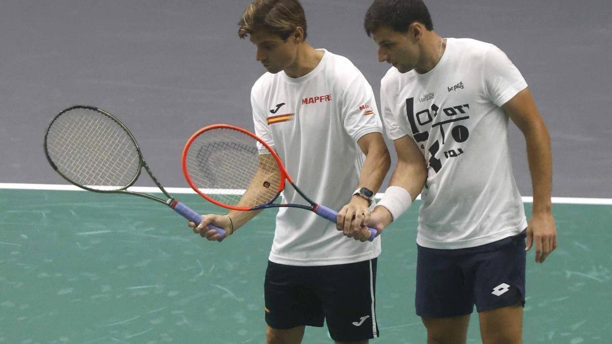 David Ferrer y Bernabé Zapata antes del debut de ambos en la Copa Davis como capitán y jugador respectivamente