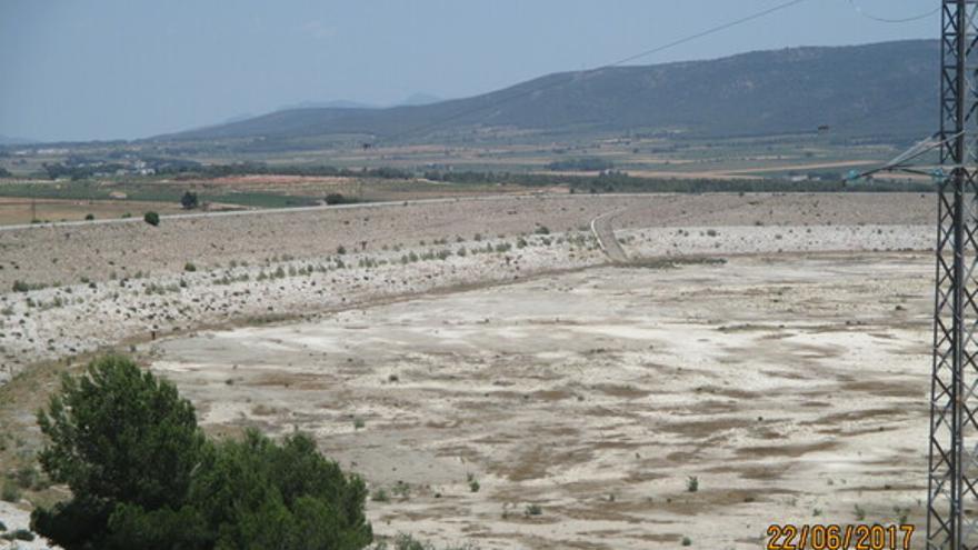 Compromís denuncia la dejadez y falta de compromiso del Gobierno para reparar las fugas del principal embalse del Júcar-Vinalopó