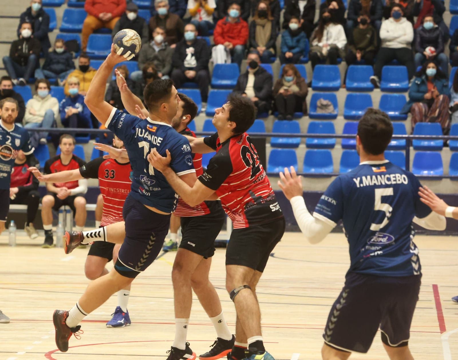 Victoria en balonmano Eon 26 - 20 Esplugues en el Pitiu Rochel de Alicante