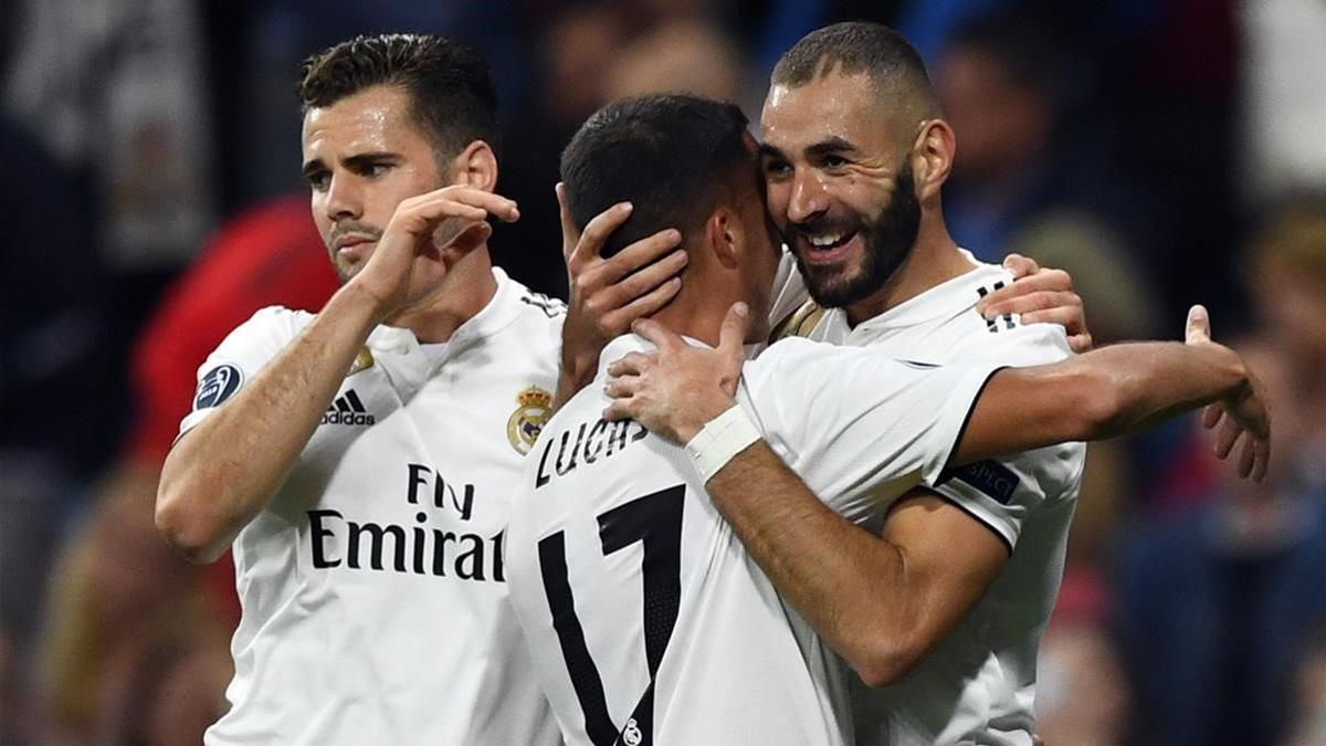 Lucas Vázquez y Benzema celebran el primer tanto del encuentro