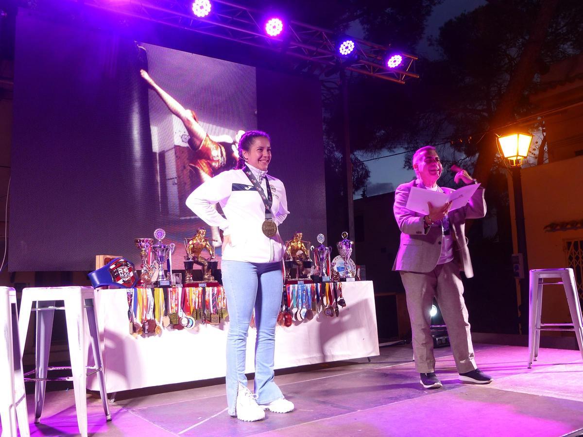 Cala d'Or homenajea a la campeona del mundo júnior de kickboxing Analía Domínguez