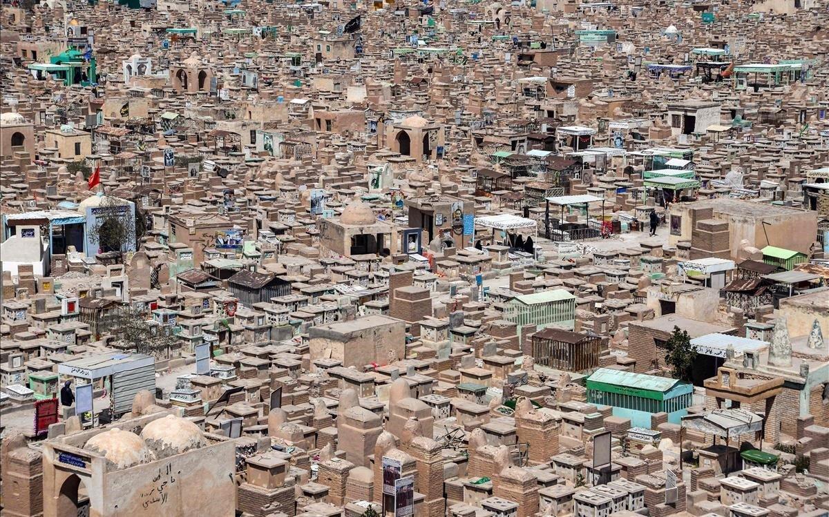 El Valle de la Paz de Wadi al-Salam, uno de los cementerios más grandes del mundo en la ciudad santa chií de Najaf.