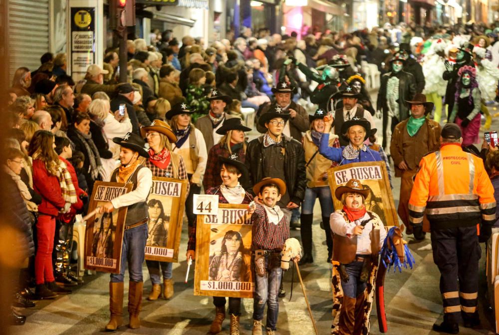 El Carnaval llena Benidorm de disfraces