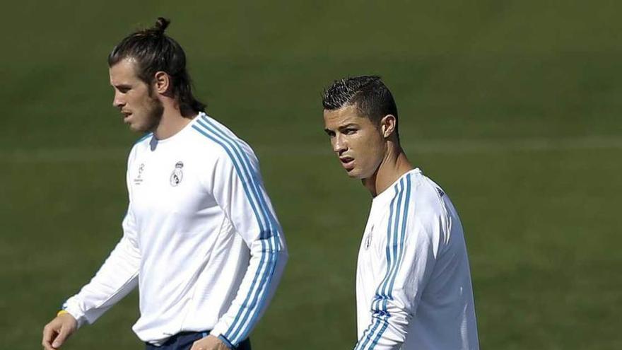 Bale y Cristiano Ronaldo, en un entrenamiento del Madrid.