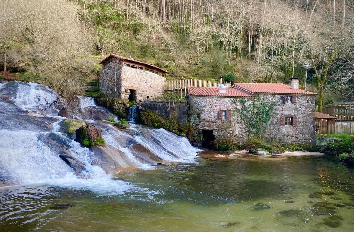 Así es el paraíso natural lleno de pozas y cascadas más bonito de Galicia: a menos de una hora de Santiago