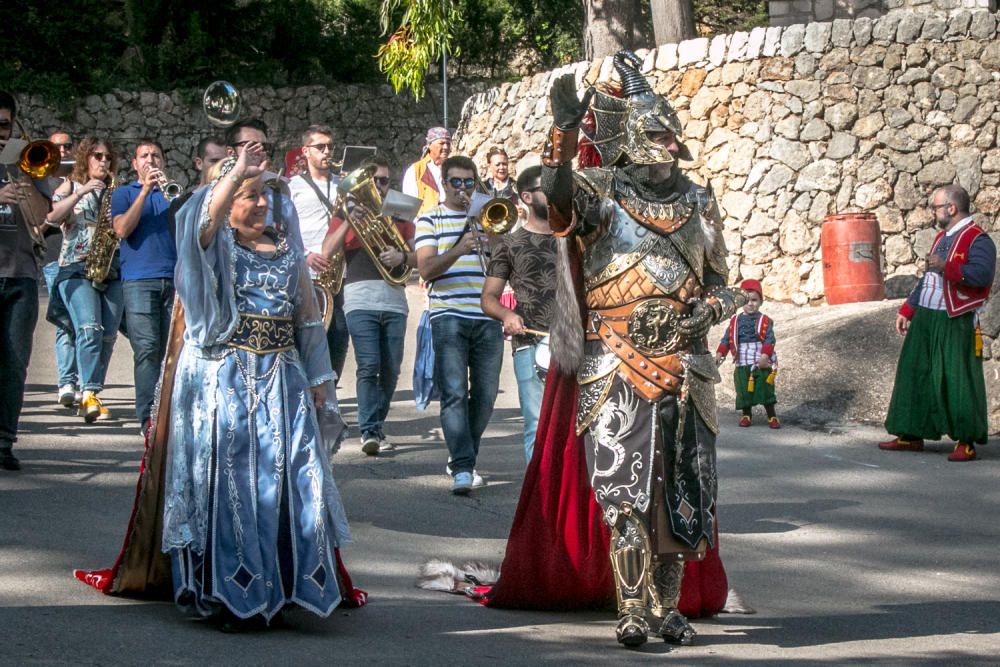 Fontilles vive los Moros y Cristianos de Alcoy