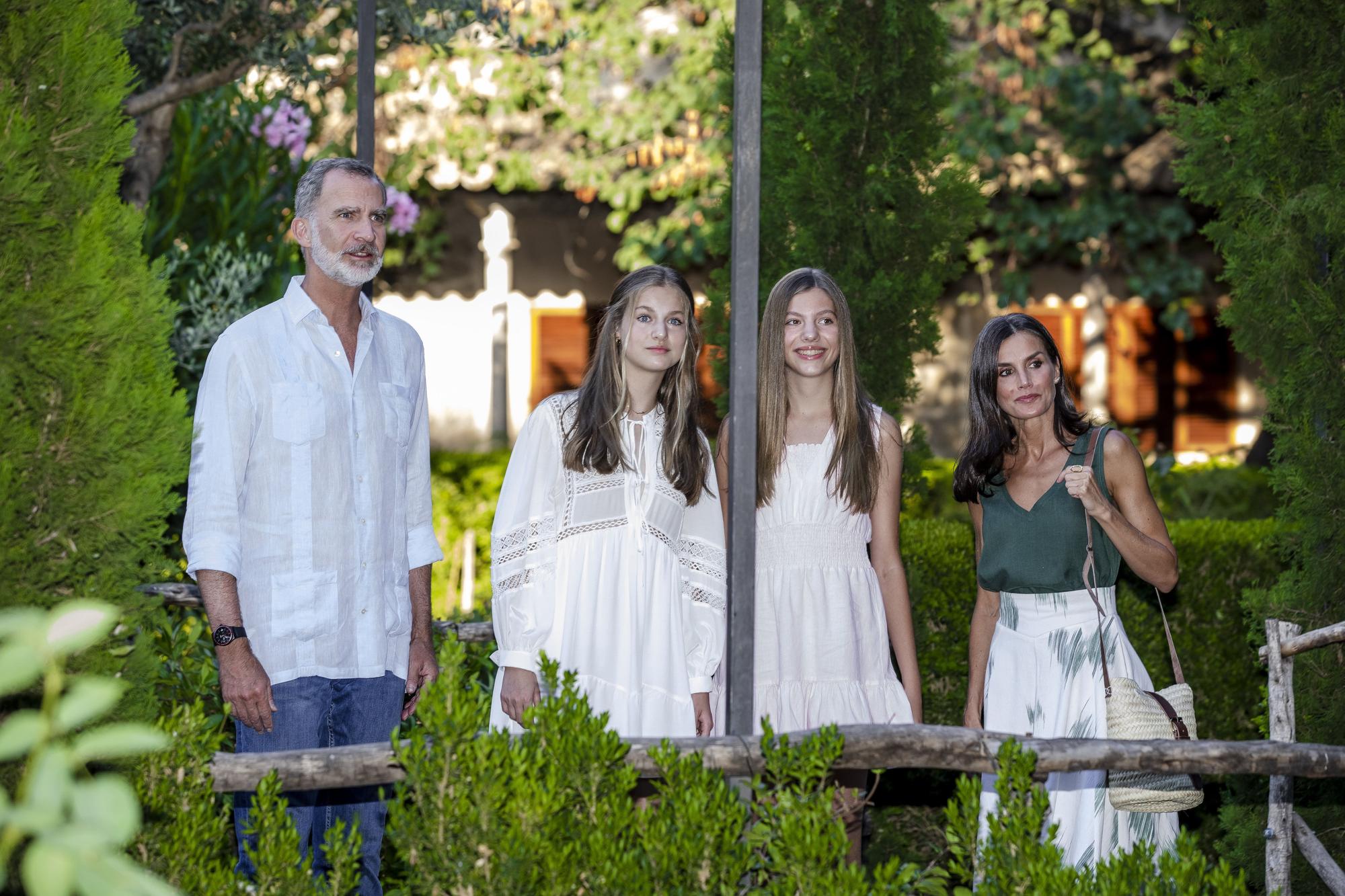 Valldemossa conquista a los reyes y sus hijas en un paseo idílico