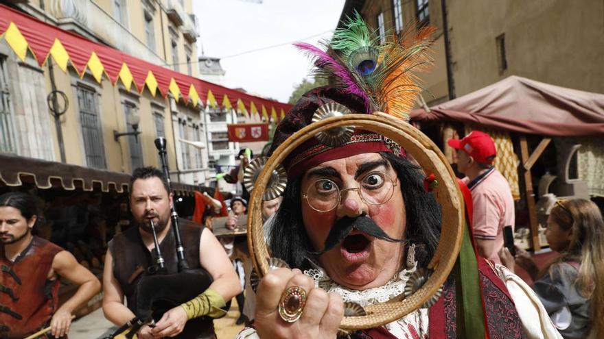 El Mercado Medieval abre sus puertas entre dragones y cañonazos: "Es una cita que encaja perfectamente con Avilés"