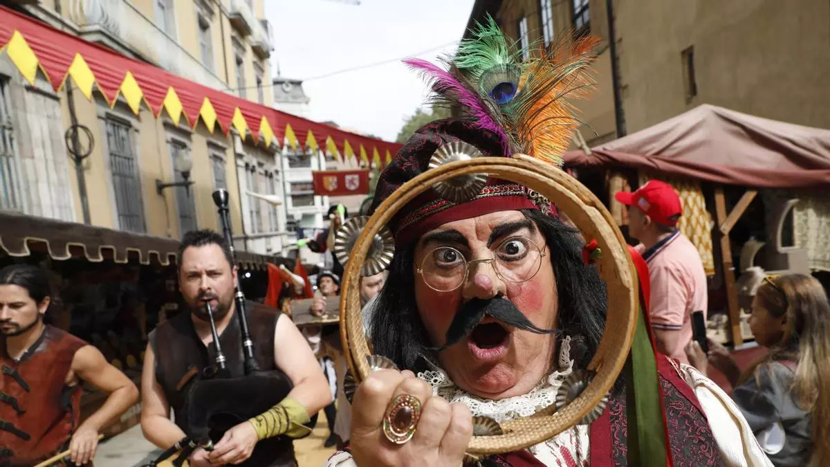 El Mercado Medieval abre sus puertas entre dragones y cañonazos: "Es una cita que encaja perfectamente con Avilés"