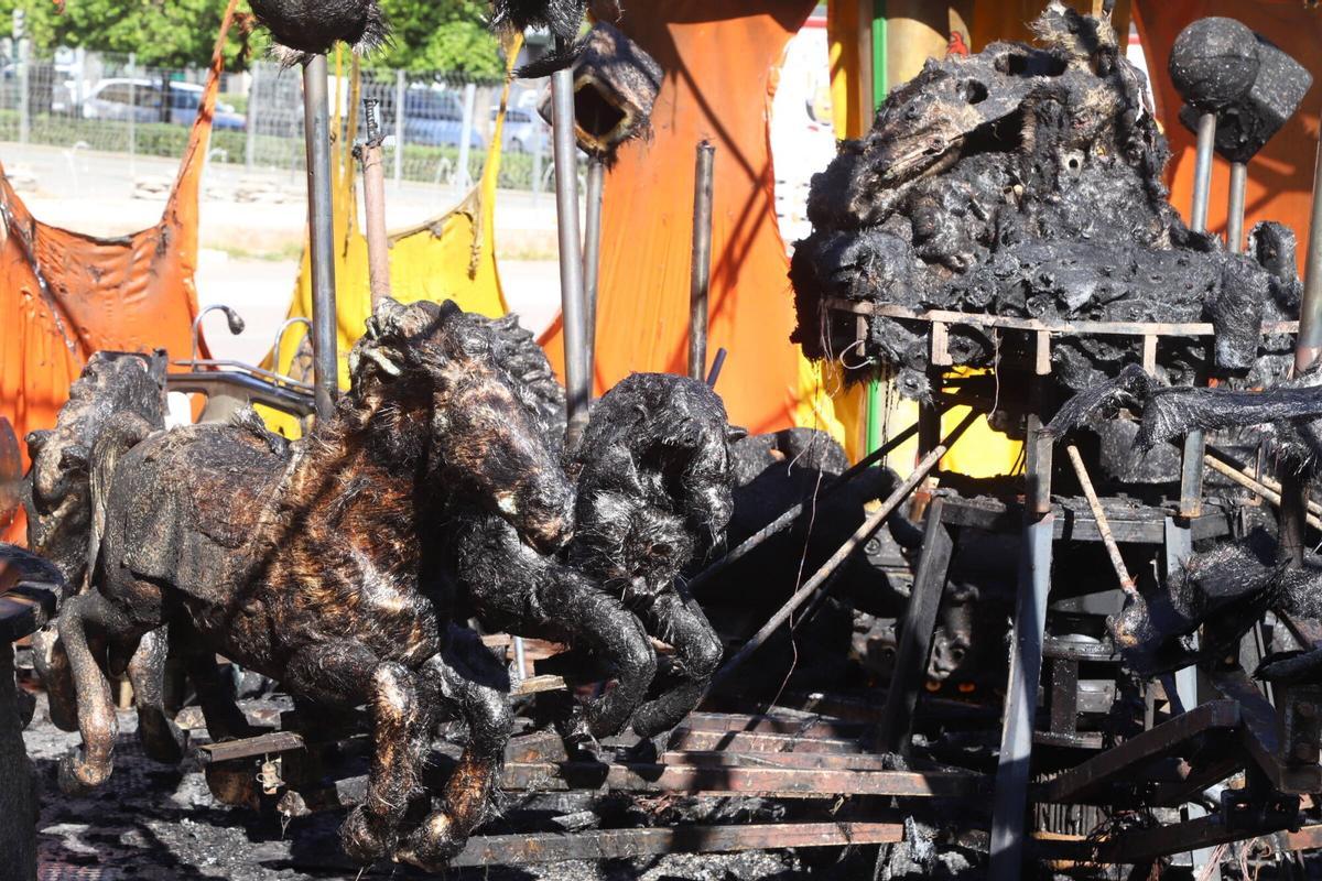 A.J.González Córdoba José Gálvez feriante atracción de feria incendiada en la plaza del Zoco Matías Prats