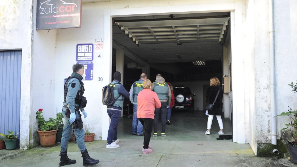 Uno de los registros efectuados esta mañana por las fuerzas de seguridad.