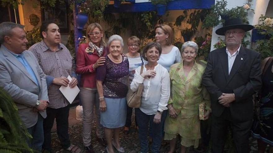 Cuidadores de patios premian a la peña El Limón y a Marina Muñoz