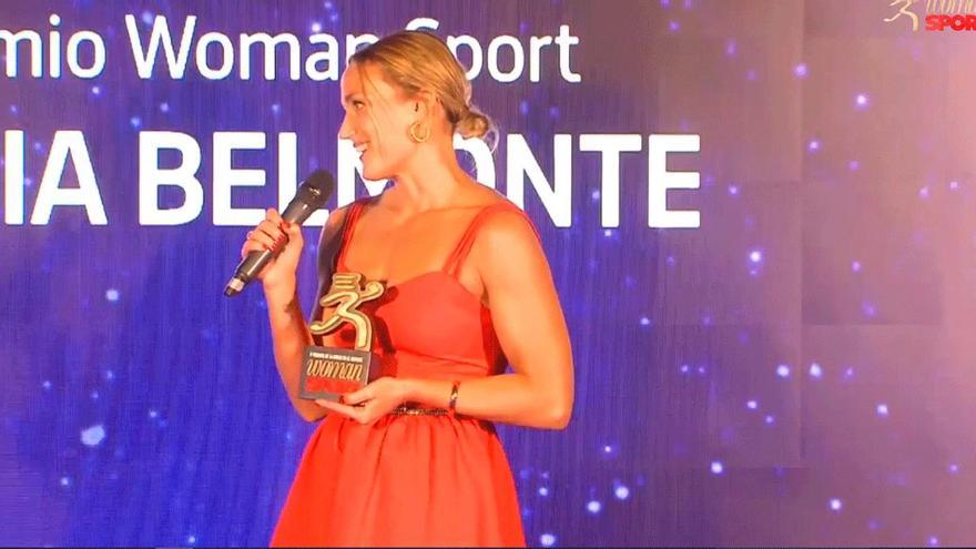 Mireia Belmonte recoge el Premio Woman SPORT