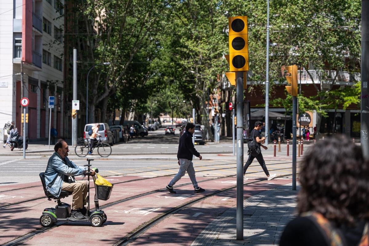 Caos y escenas de tensión en el centro de Barcelona por la incidencia en la red eléctrica Caos y escenas de tensión en el centro de Barcelona por la incidencia en la red eléctrica