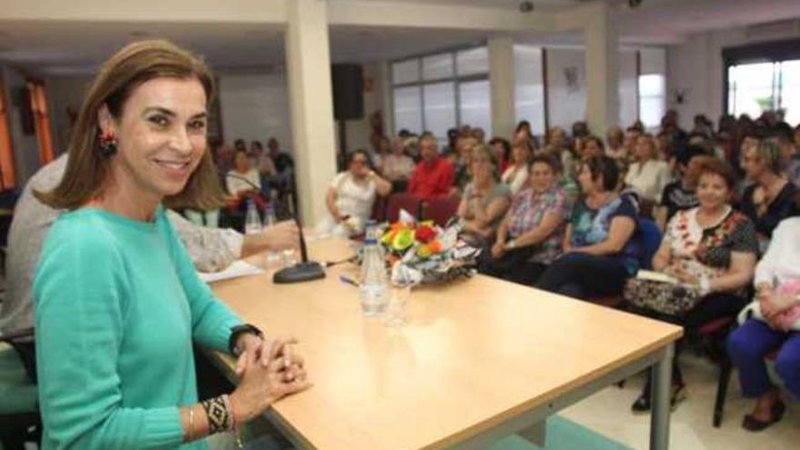 Carmen Posadas cautivó al público en la conferencia del pasado jueves.