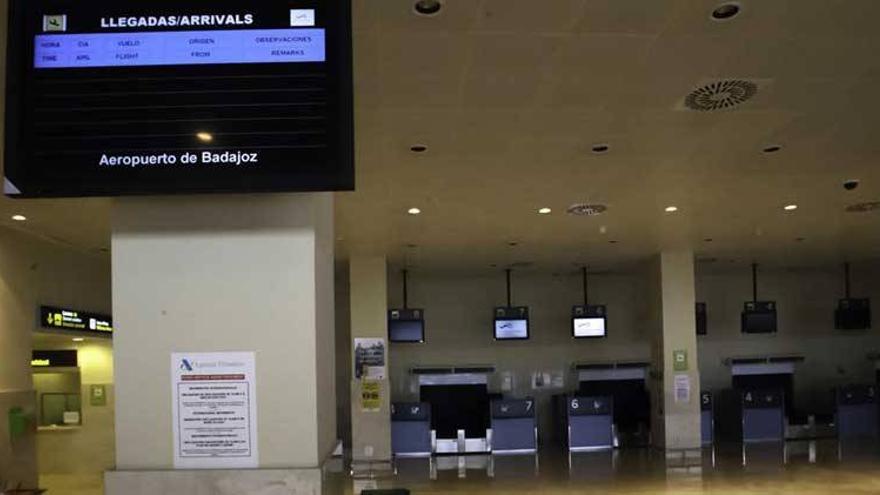 El aeropuerto de Badajoz lleva dos meses sin vuelos, según denuncian los socialistas