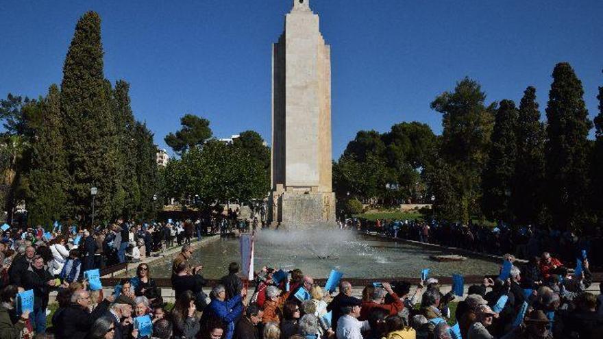 Demo am Denkmal Sa Feixina.