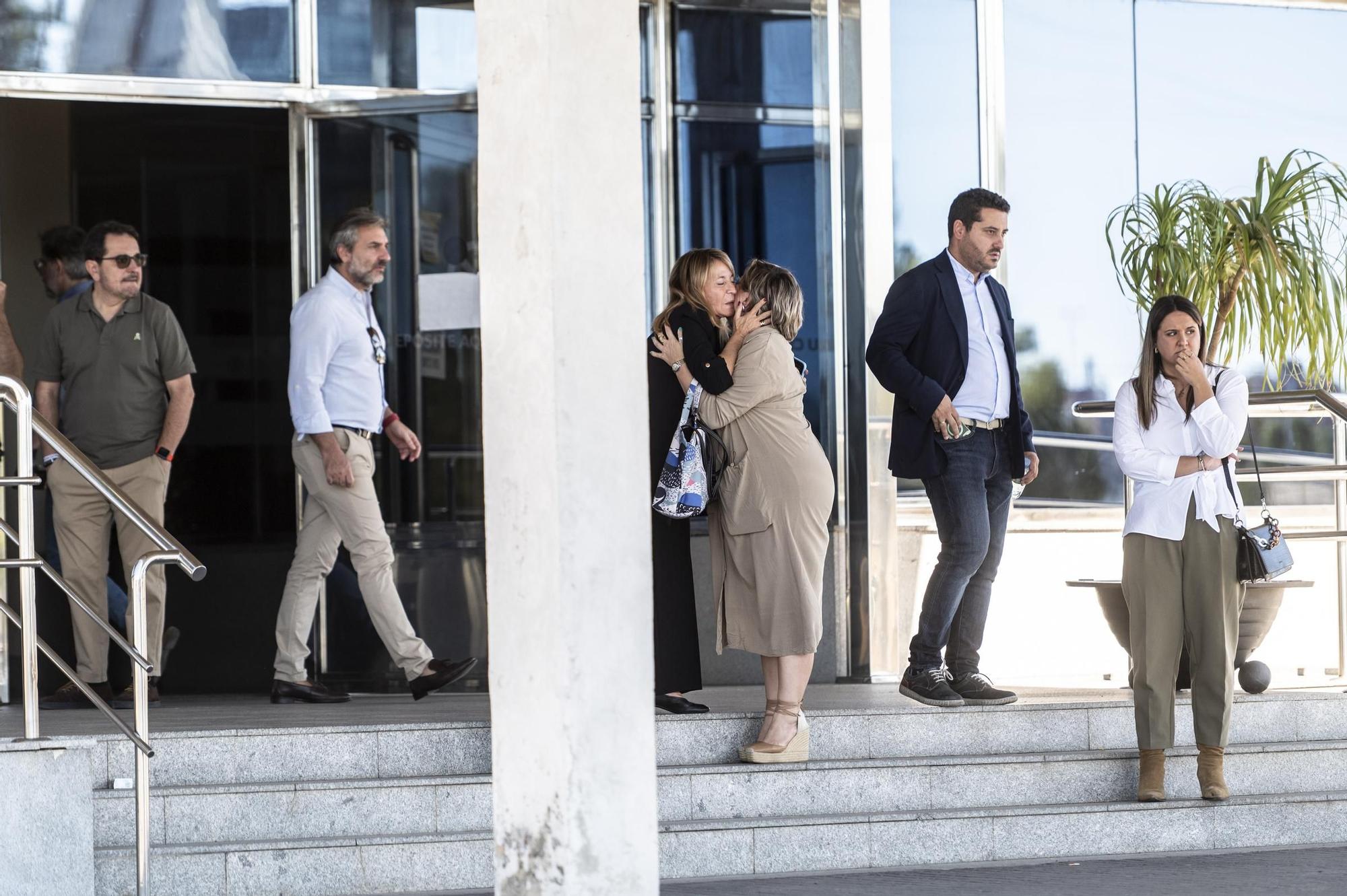 Fotogalería | Compañeros y allegados despiden a Fernández Vara