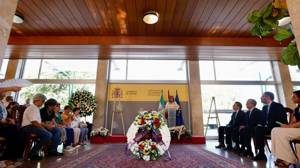 Capilla ardiente de Rafi Valenzuela, en la Subdelegación del Gobierno.