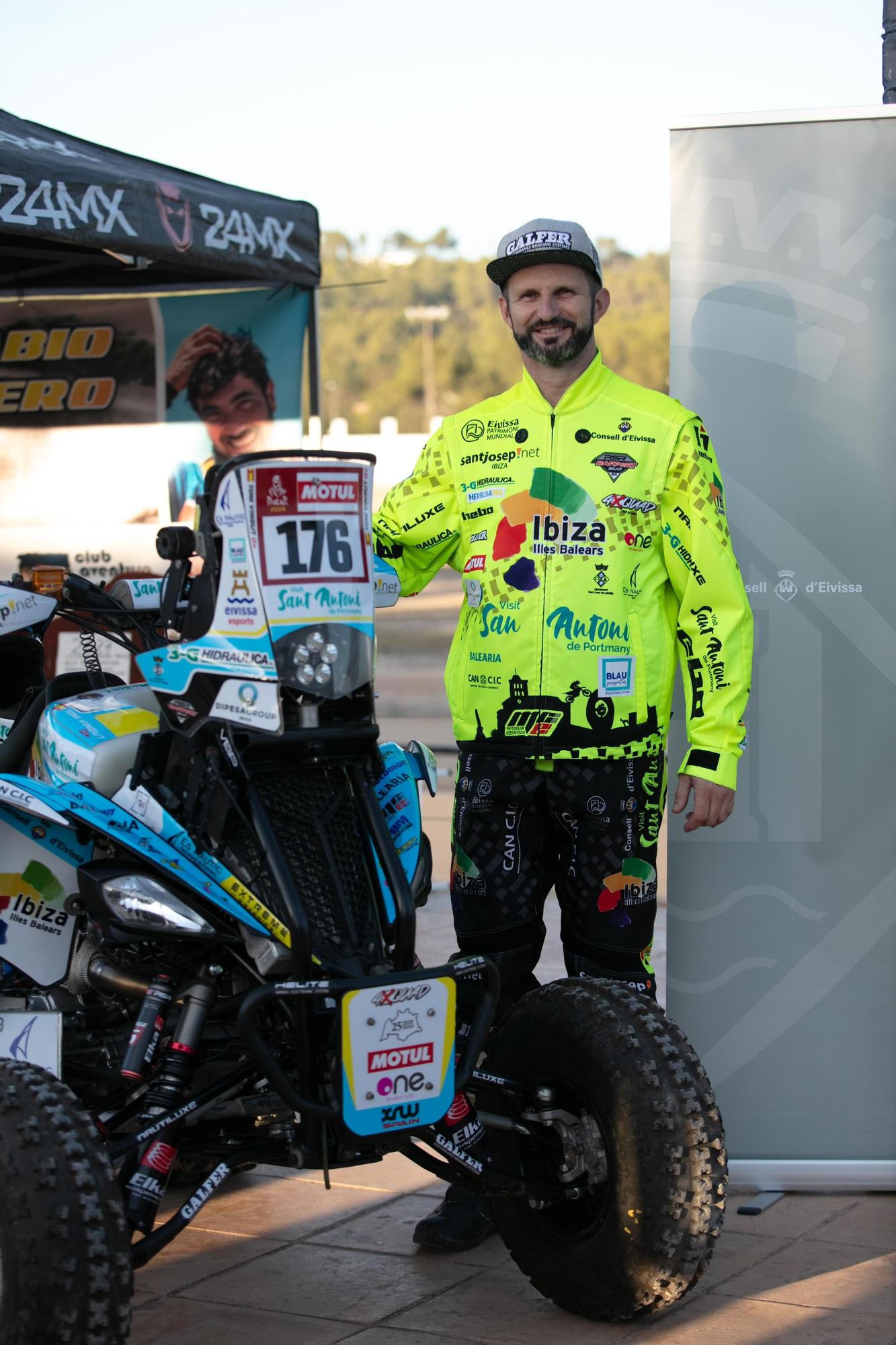 Descubre las fotos de la presentación de los corredores del Dakar en el hipódromo de Sant Rafel