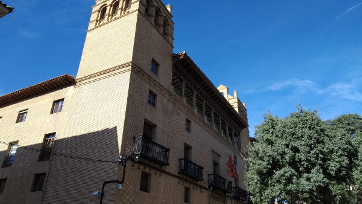 La fachada del Ayuntamiento de Huesca, en una imagen de archivo.