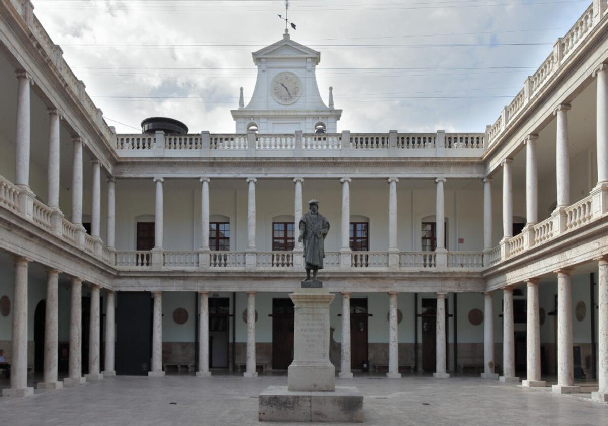 El claustro del Centre Cultural La Nau, que ha recibido el Sello de Patrimonio Europeo.