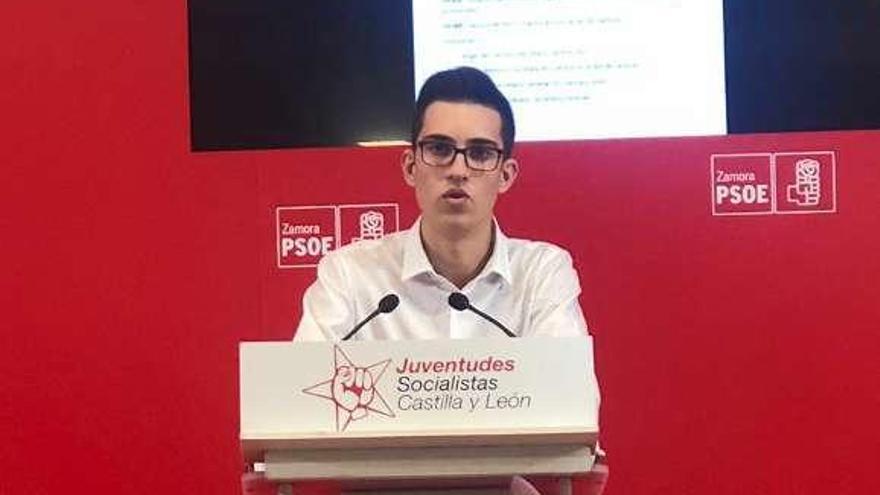 Álvaro Furones durante su intervención en el Congresos.