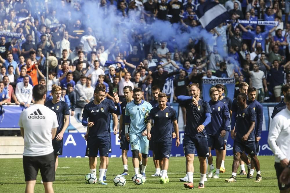 2.500 aficionados del Oviedo apoyan al equipo antes del derbi