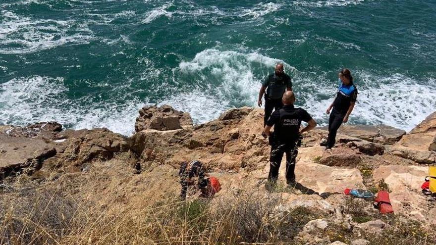 Un joven de 14 rescata a otro de 13 que se ahogaba tras caer al mar en Cartagena