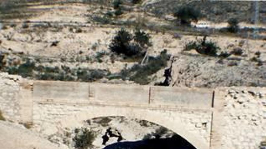 El arco de la conducción de agua de la mina del Carranxalet.