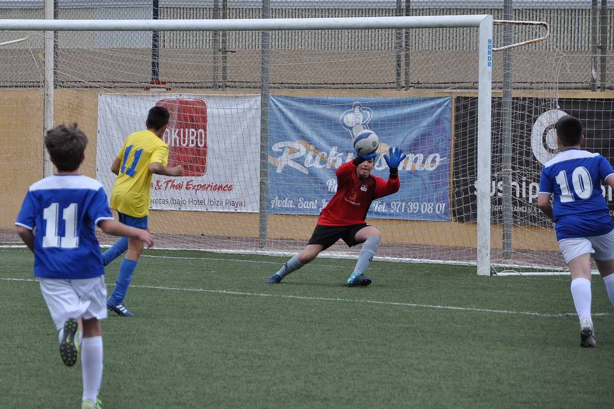 Imágenes de la jornada de fútbol base (17/18 abril)