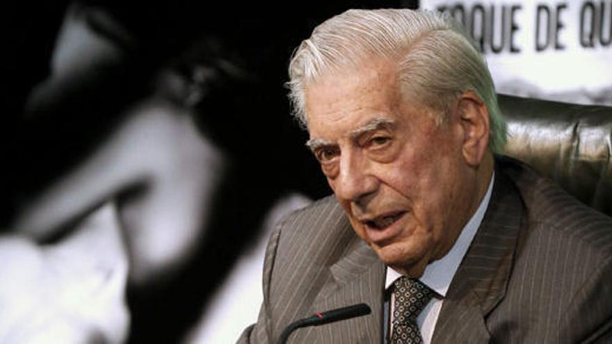 Vargas Llosa en la presentación de &#039;Cinco esquinas&#039;.