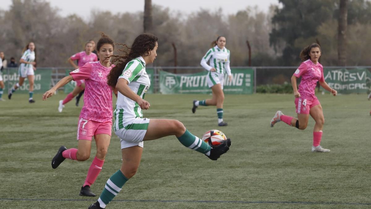 El Córdoba CF Femenino saca un punto frente al Fundación Canaria Tenerife en la Ciudad Deportiva.