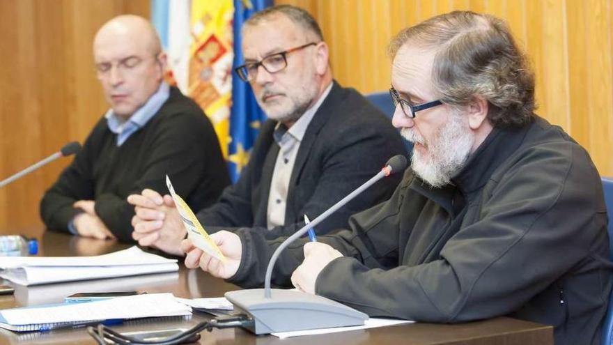 Augusto Rey, Óscar García Patiño y Jesús Bao, durante un pleno del Concello de Cambre.