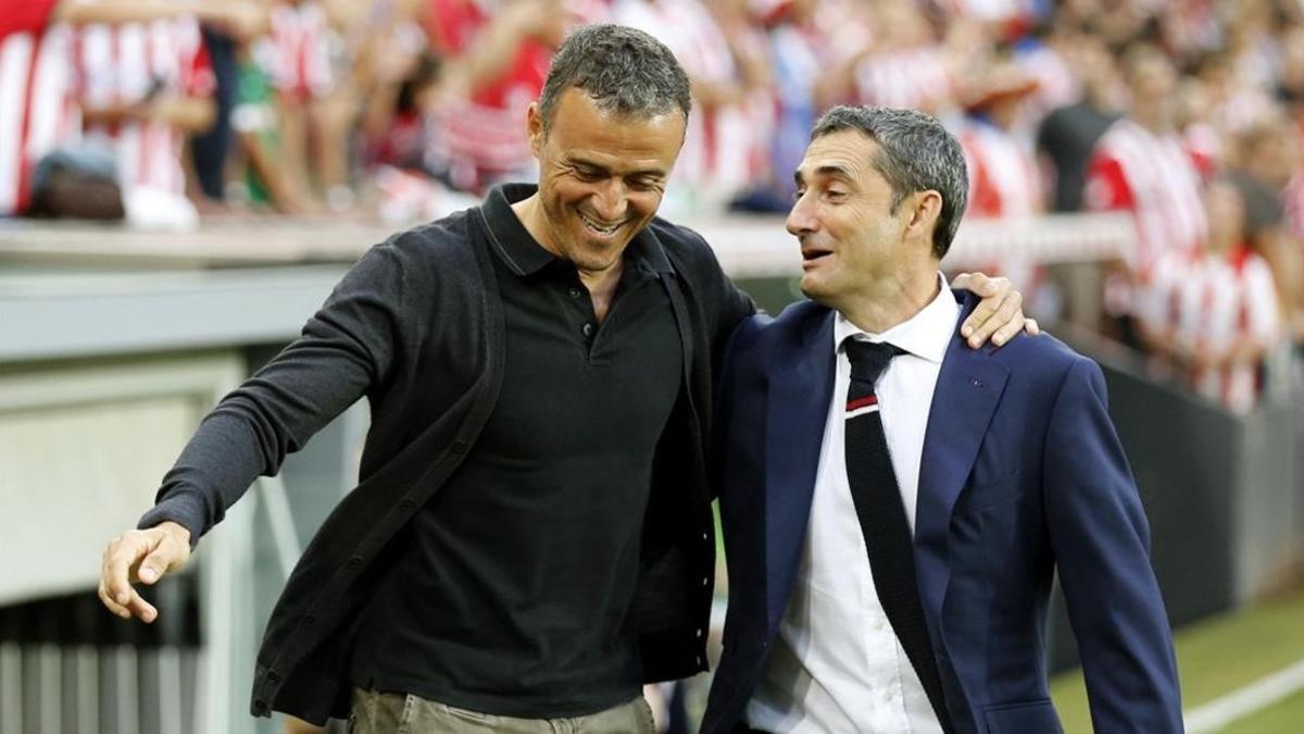 Luis Enrique y Valverde se saludan en San Mamés.