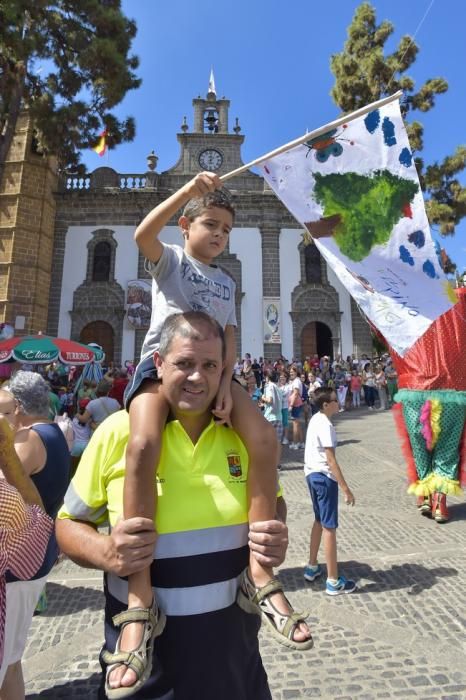 Subida de la bandera de las fiestas del Pino