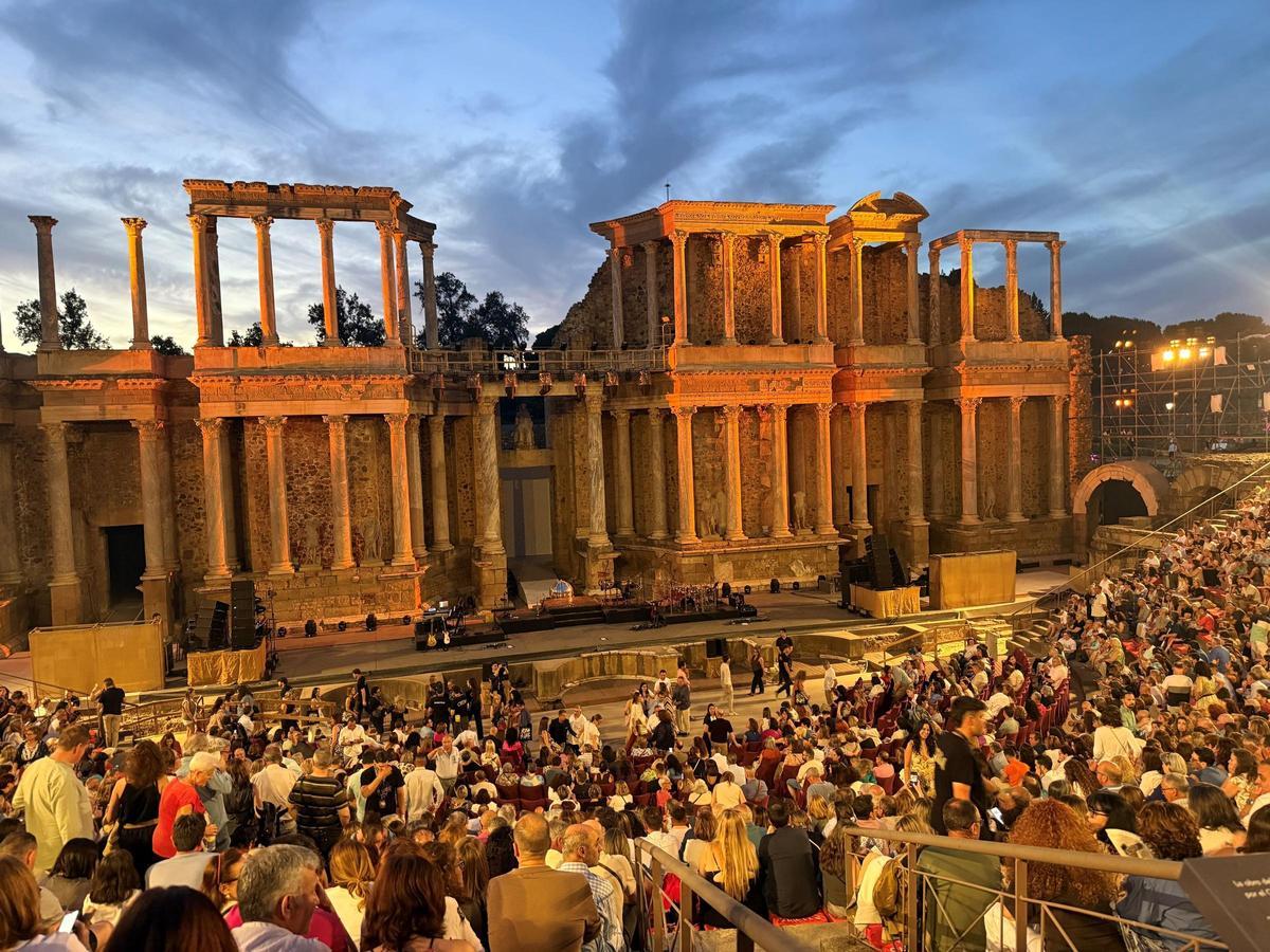 Rubentonces mira al Teatro Romano de Mérida para llevar su humor vestido de romano.