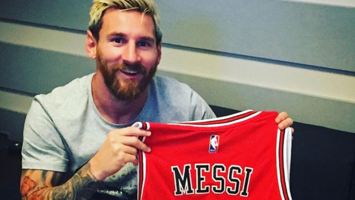 Leo Messi luce la nueva camiseta