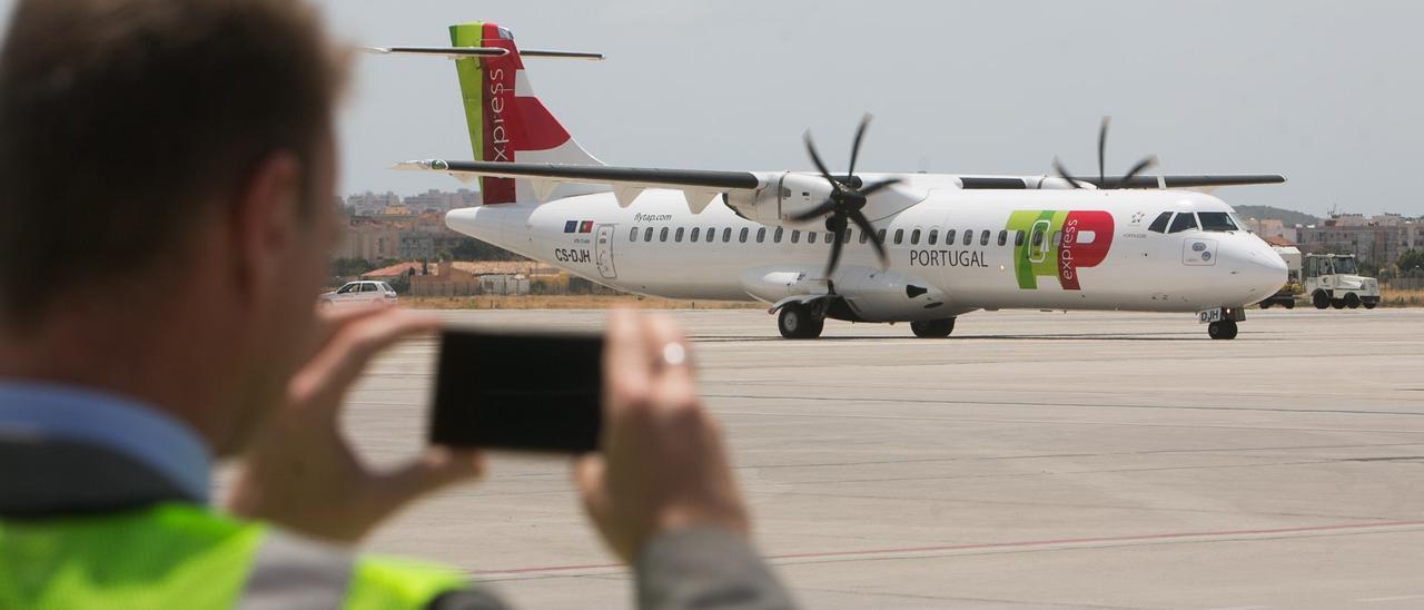 Ell aeropuerto de Alicante-Elche ha recuperado esta semana el vuelo con Lisboa