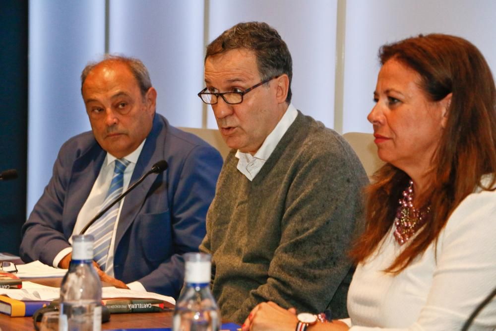 Presentación del libro "Cartelería de Prevención de Riesgos Laborales" en el Club Prensa Asturiana de LA NUEVA ESPAÑA