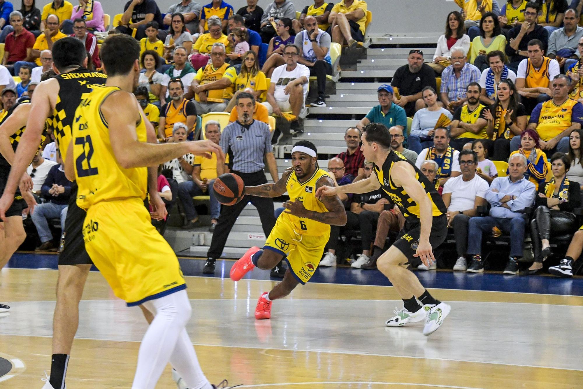 El derbi entre el Dreamland Gran Canaria y el Lenovo Tenerife, en imágenes