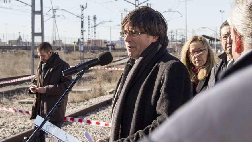 Puigdemont, ayer, en la apertura de una infraestructura férrea en Lleida. // Efe