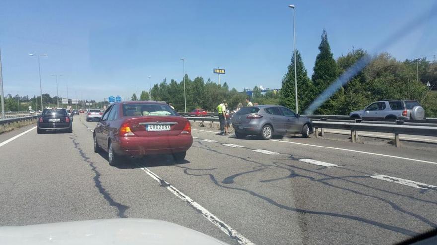 Retenciones de un kilómetro en la autopista &quot;Y&quot; a causa de un accidente